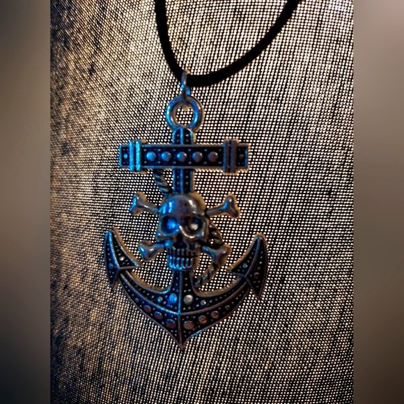💥 3 for $15! Skull & anchor necklace - Picture 3 of 5